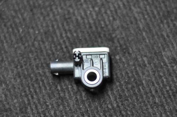 Senzor de impact st&acirc;nga spate AUDI A6 4F2, C6 2011 OEM: 4F0959643C | 1656998