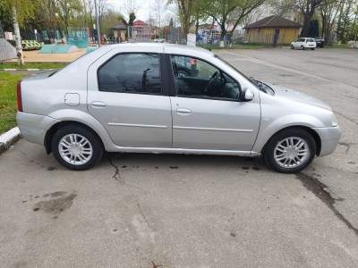 Autoturism de v&amp;acirc;nzare foto