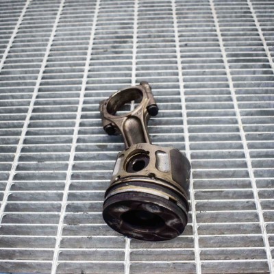 Piston VOLVO V50 MW 2008 OEM: 8653658 foto