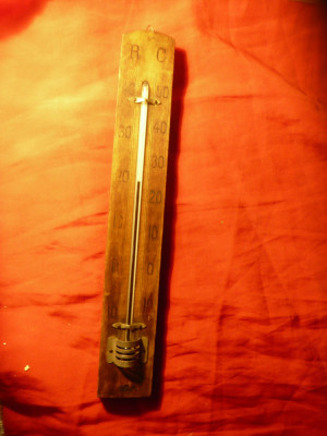 Termometru pe suport din lemn ,datat 1863 ,inscript. pe spate in lb maghiara foto