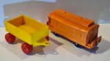 Cumpara ieftin Lot jucarii vechi Remorca Viking Plast Suedia 1974 - 1980 + Vagon Pasageri Tomte Laerdal Stavanger 757, Norvegia 1970 -1978; din vinil / cauciuc moale