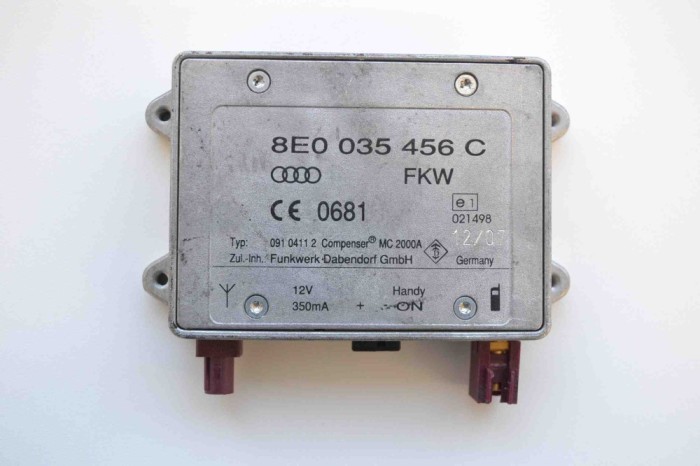 Amplificator de antena AUDI A6 4F2, C6 2008 OEM: 8E0035456C
