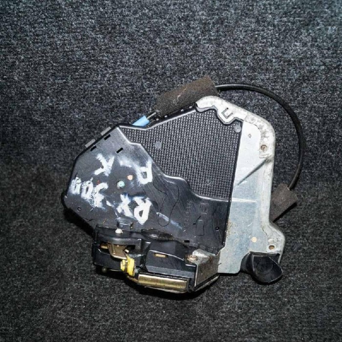 LEXUS RX _U3_ 2005 OEM: Y43F09 SKU: 2279070