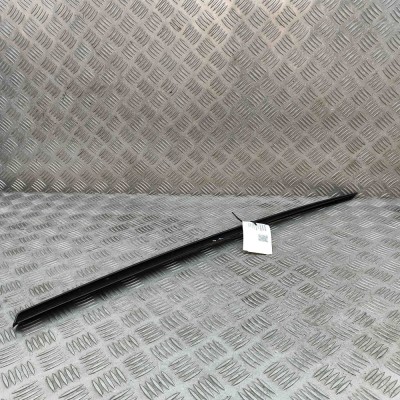 Ornament vertical parbriz dreapta AUDI Q5 FY 2017 OEM: 80A854328B foto