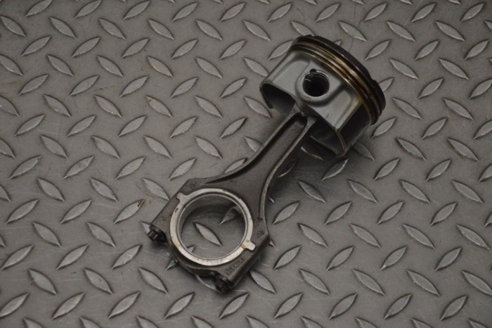 Piston PORSCHE 911 991 2016 OEM: 400A4804 21470578