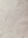 Față de masă vintage, broderie alb pe alb