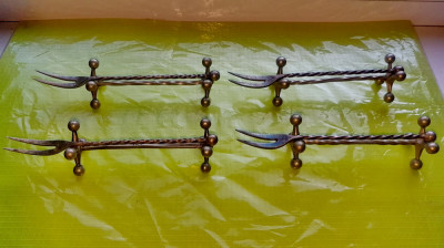 D155-Lot 4 suporturi tacamuri vechi cu furculite si lingurite. Alpaca argintata. foto