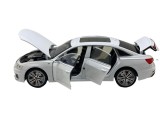 Macheta metal Audi A6 alb L 1:18 replica deschide tot, lumini si sunet