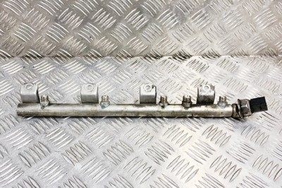 Rampa de combustibil dreapta BMW 5 F10 2011 OEM: 7537319,55PP11-01,7547599 | 11217042 foto