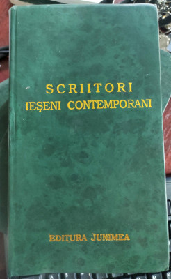 Scriitori ieşeni contemporani : dicţionar biobibliografic foto