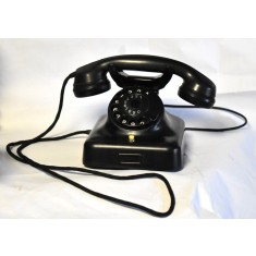 Telefon vechi din bachelita cu disc - W 48 mT - folosit de Posta Germana dupa cel de-al doilea razboi mondial - anii 1950