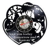 Ceas de perete decorativ realizat din disc de vinil, Model Cuplu Indragostiti si Inima, Text I love you today tomorrow and forever, Negru, 30 cm