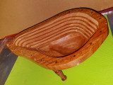 E997-Fructiera si cos de paine pliabila veche lemn masiv tare pe picioruse.