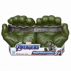 Pumnii lui Hulk din spuma Avengers foto