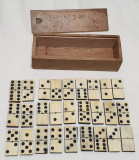 Jucarie de colectie JOC VECHI ROMANESC anii 1950 - DOMINO cutie din lemn - Rar