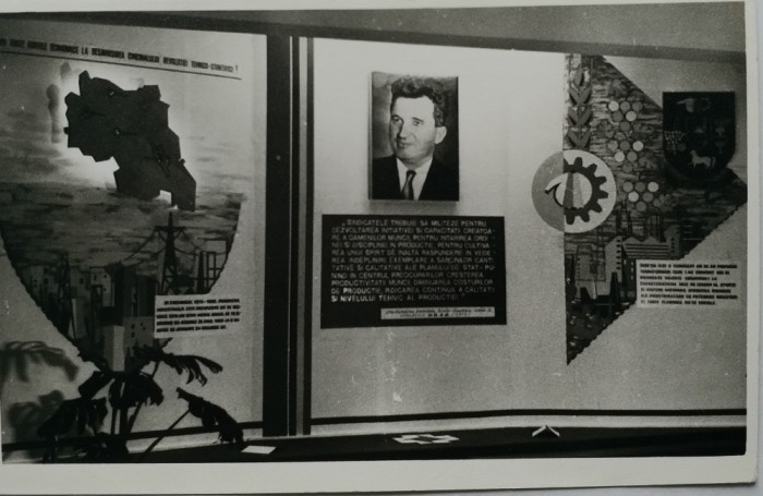 Fotografie proletcultistă panou Nicolae Ceaușescu