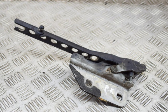 Balama capota st&acirc;nga față AUDI A8 D3 4E2, 4E8 2007 OEM: 4E0823301F 14733823