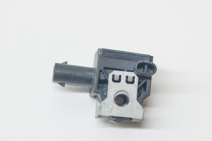Senzor de impact lateral st&acirc;nga BMW 5 F10 2012 OEM: 9224177 13242122