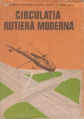 Circulatia rutiera moderna foto