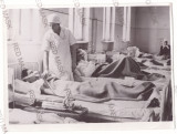 5562 - BRASOV Injured hospitalized after an explosion 22/17 cm -Press Photo 1939, Necirculata, Fotografie