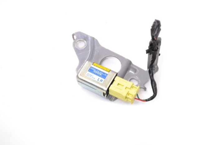 Senzor de impact st&acirc;nga spate TOYOTA RAV 4 II _A2_ 2004 OEM: 89934-42020 11659908