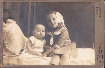 HST P2/682 Poză fete studio Erben Graz foto