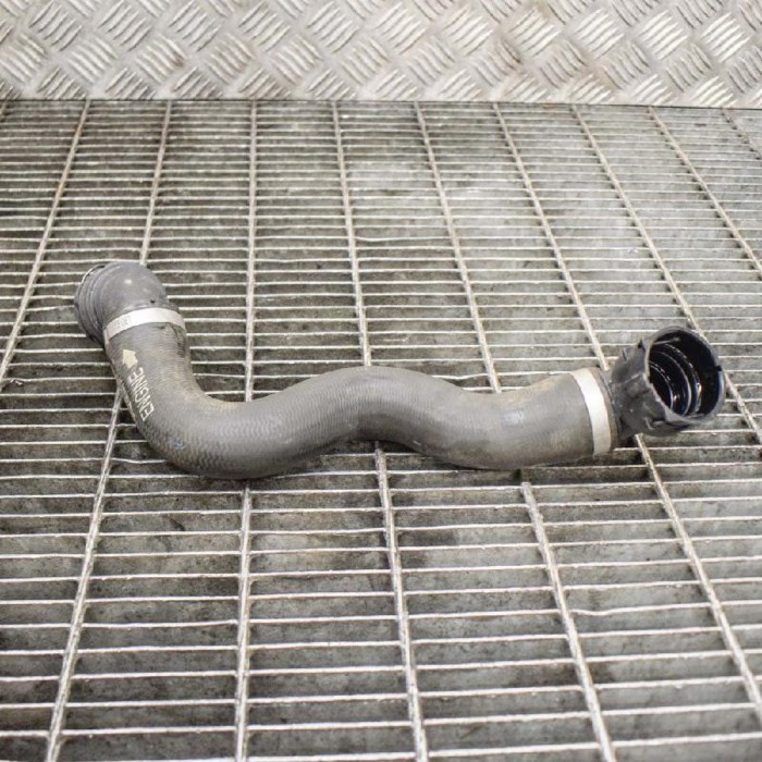 Furtun radiator răcire dreapta MERCEDES-BENZ C W205 2017 OEM: A2055017484 10608511