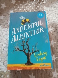 Lindsay Eagar-Anotimpul Albinelor foto