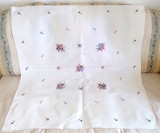 Fata de masa Vintage din In taranesc cu broderie manuala florala