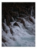 Tablou Canvas, "Cascada &icirc;nspumată peste st&acirc;nci abrupte", Cascadă, Piatră, Spumă, Apă, Natură, Forță, Curgere, Impact, Zgomot, Energie, 26 x 39 cm, CMC