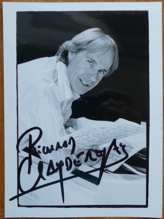 Autograful lui Richard Clayderman, considerat cel mai de succes pianist din lume