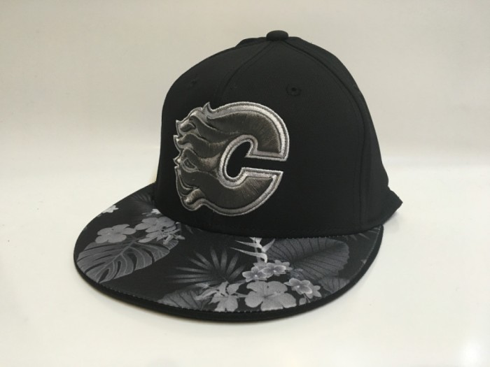 Calgary Flames șapcă flat Hawaii Flat Flex - S