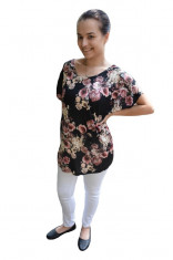 Bluza lejera Stephanie cu imprimeu floral, nuanta de negru foto