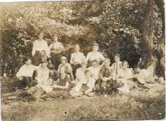 Fotografie sa?i Transilvania la iarba verde perioada interbelica foto