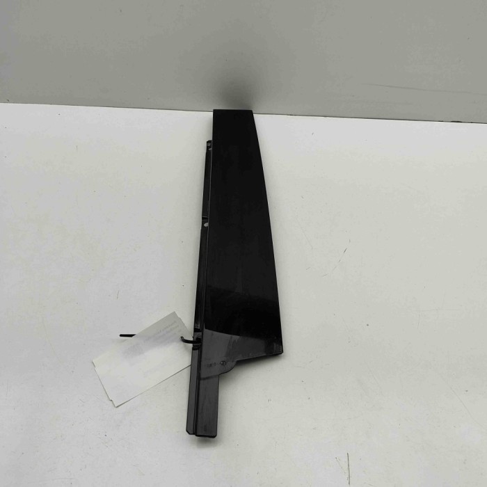 Ornament vertical ușă st&acirc;nga față PORSCHE MACAN DKN 2021 OEM: 95B853317F 31539020