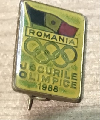 Insigna 0001 Jocurile Olimpice 1988 foto