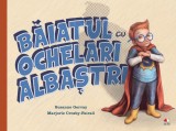 Baiatul cu ochelari albastri, Litera