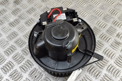 Ventilator aeroterma AUDI Q3 8U 2013 OEM: 1K2820015G,F997167J,3C0907521F,CZ246810-5384,F011500081 30771876 foto