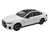 Macheta BMW Seria 5 530i G60 M Sport alb 1:24 metal lumini si sunete usi capota si portbagaj functionale