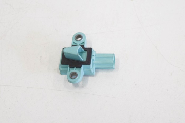 Senzor de impact dreapta față AUDI Q5 8R 2016 OEM: 8K0955557C,5WK43809 | 11210022