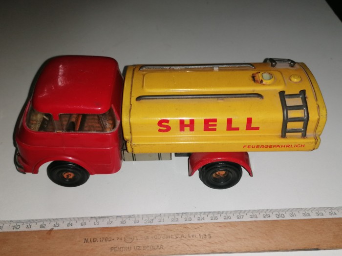 RARA -MASINUTA TABLA VECHE CABINA PLASTIC - CISTERNA SHELL