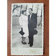 Fotografie tip carte postala, sot si sotie, perioada interbelica