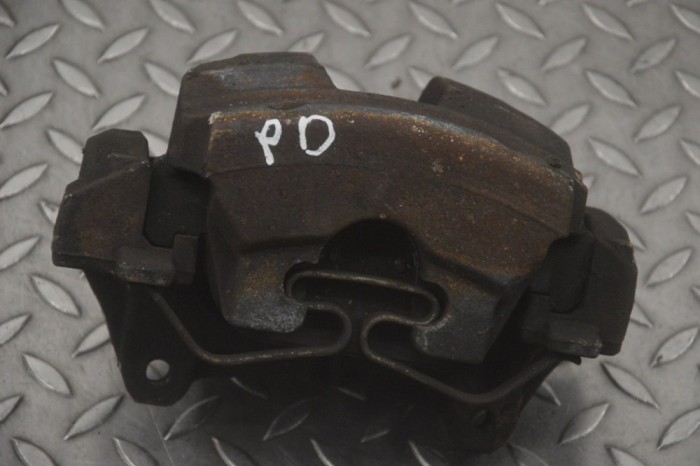 Etrier de fr&acirc;nă dreapta față VOLVO XC90 II 2015 OEM: 31381549 23871295