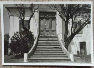 Scara de la intrare a unei case din Turnu Magurele, perioada interbelica// fotografie foto