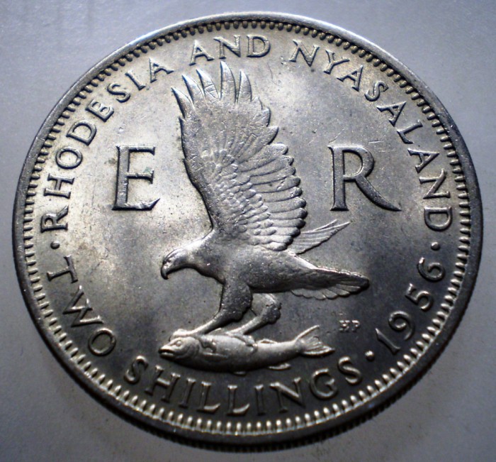 F.566 RHODESIA AND NYASALAND ELIZABETH II 2 TWO SHILLINGS 1956 XF/AUNC