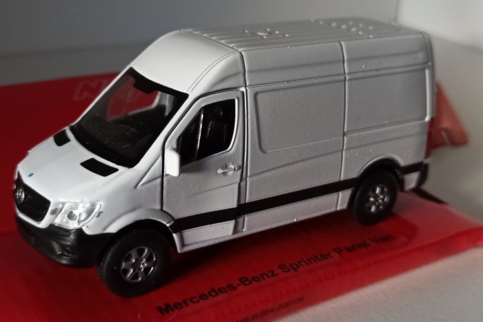 Macheta Mercedes Sprinter Panel Van MK2 FL 2015 alb - Welly 1/50