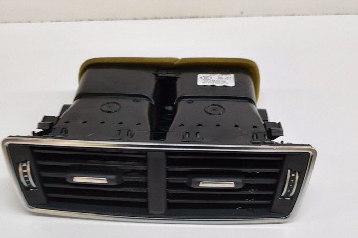 Gura de ventilație planșa de bord AUDI Q7 4M 2018 OEM: 4M0819203F,4M0819203 30421704