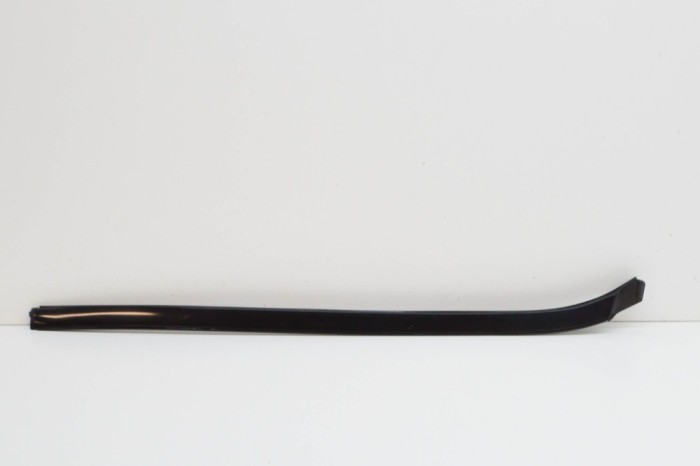 Ornament vertical parbriz dreapta MERCEDES-BENZ E Coupe C207 2014 OEM: A2076900462 | 17600544