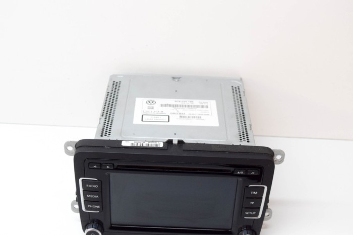 Unitate radio CD VW TOURAN 1T3 2011 OEM: 28296800,3C8035195 15296584