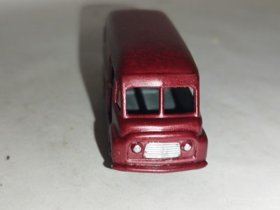 bnk jc Matchbox 69a Commer van Nestles foto
